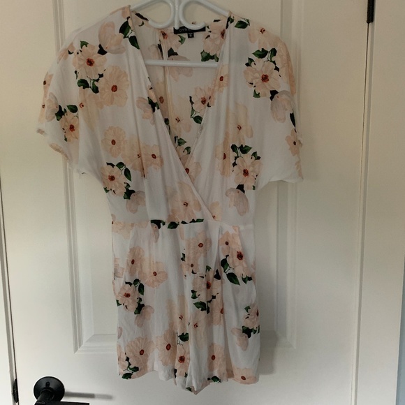 Dynamite Floral Romper - Picture 1 of 3